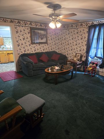 995 Railroad St, Burns, TN 37029