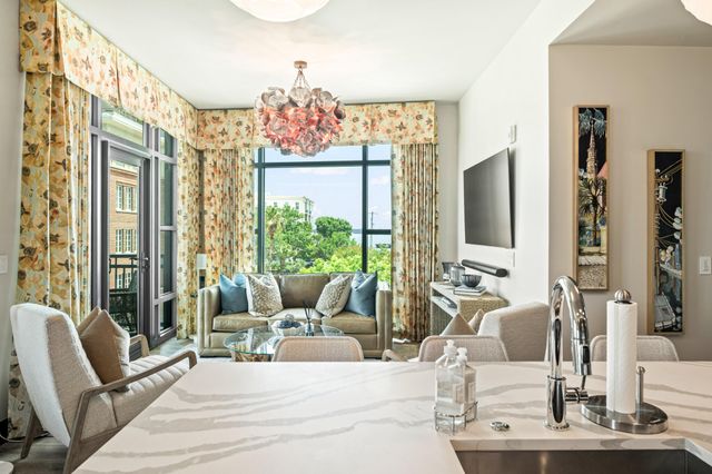 5 Gadsdenboro Street 303, Charleston, SC 29401