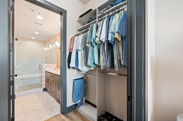 5 Gadsdenboro Street 303, Charleston, SC 29401