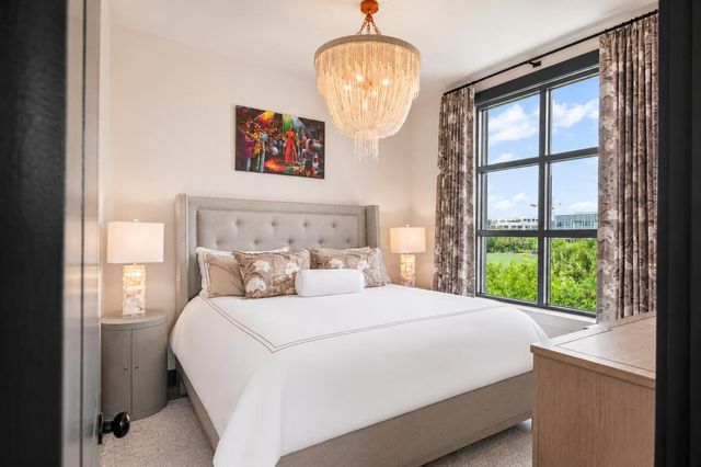 5 Gadsdenboro Street 303, Charleston, SC 29401