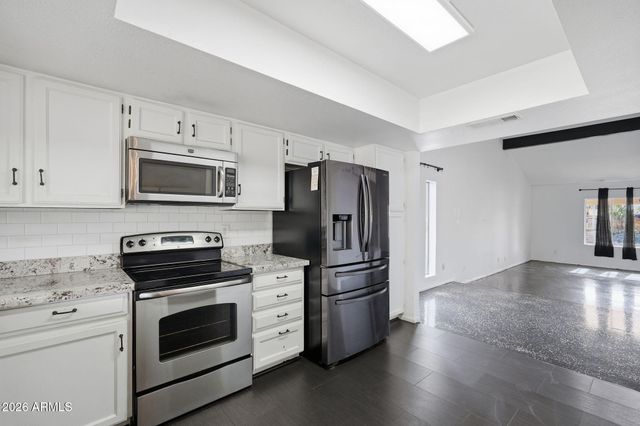 5020 W ROYAL PALM Road, Glendale, AZ 85302