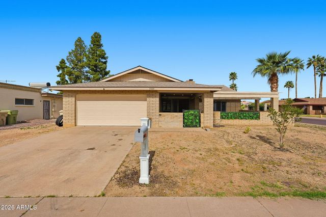 5020 W ROYAL PALM Road, Glendale, AZ 85302