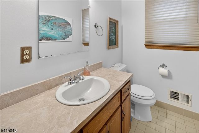 5 Fisher Ct, East Amwell Twp., NJ 08551