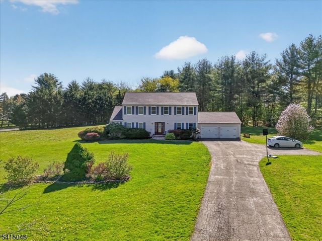 5 Fisher Ct, East Amwell Twp., NJ 08551