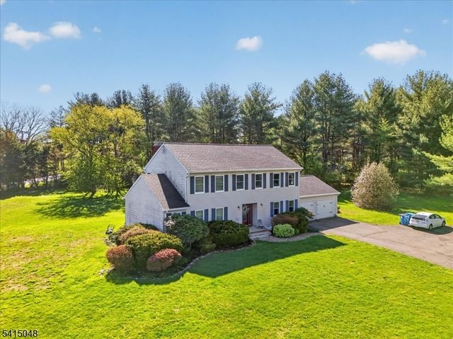 5 Fisher Ct, East Amwell Twp., NJ 08551