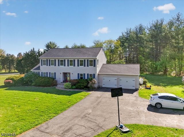 5 Fisher Ct, East Amwell Twp., NJ 08551