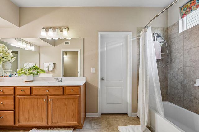 1373 Nevarez, Kyle, TX 78640