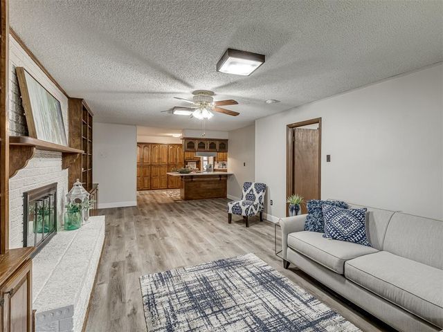 220 W Glenhaven Drive, Midwest City, OK 73110