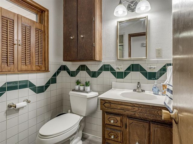 220 W Glenhaven Drive, Midwest City, OK 73110