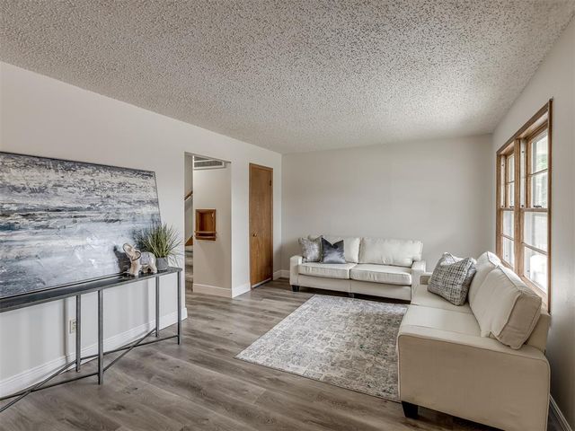 220 W Glenhaven Drive, Midwest City, OK 73110