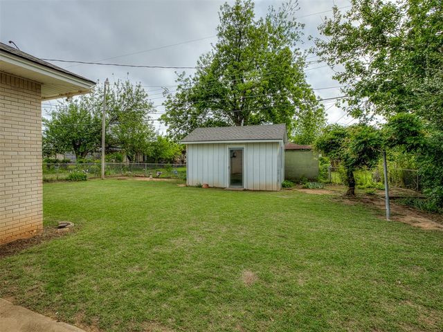 220 W Glenhaven Drive, Midwest City, OK 73110