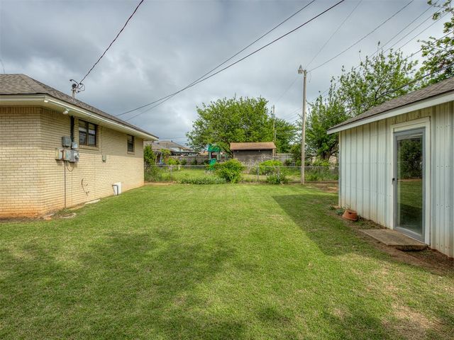 220 W Glenhaven Drive, Midwest City, OK 73110