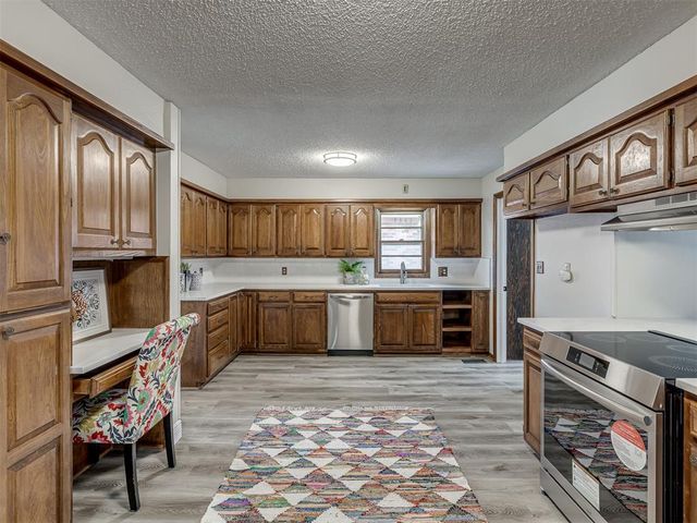 220 W Glenhaven Drive, Midwest City, OK 73110