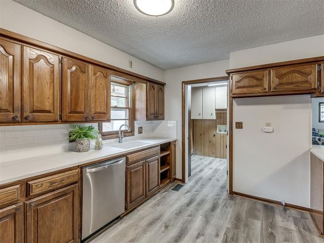 220 W Glenhaven Drive, Midwest City, OK 73110