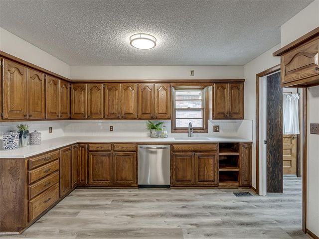 220 W Glenhaven Drive, Midwest City, OK 73110