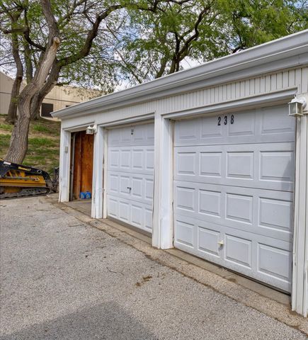 238 Holiday Circle 46, West Des Moines, IA 50265
