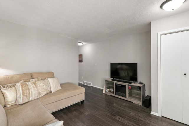 238 Holiday Circle 46, West Des Moines, IA 50265