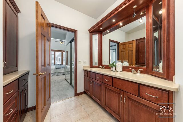 1512 Harbour Towne Place, Naperville, IL 60564