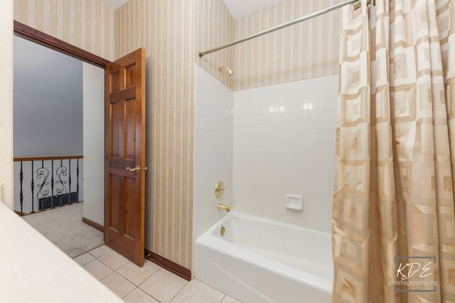 1512 Harbour Towne Place, Naperville, IL 60564