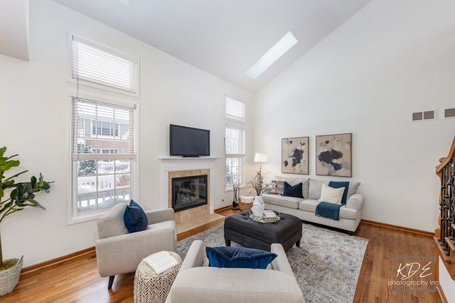 1512 Harbour Towne Place, Naperville, IL 60564