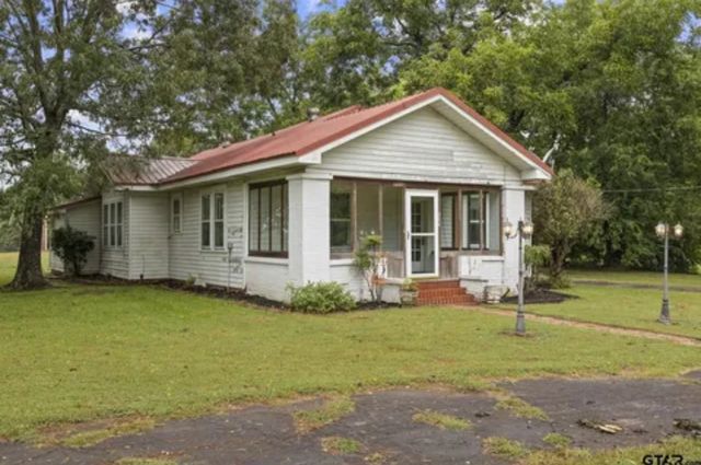 304 DAINGERFIELD ST, Naples, TX 75568