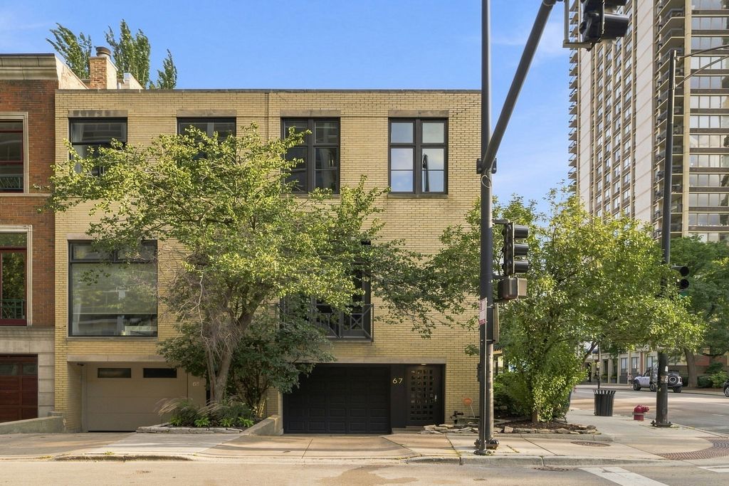 67 W Schiller Street, Chicago, IL 60610 — exterior