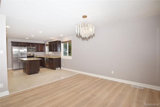 2463 Mulberry Square 13, Bloomfield Hills, MI 48302