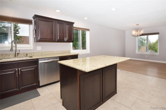 2463 Mulberry Square 13, Bloomfield Hills, MI 48302