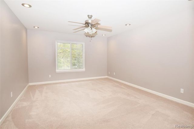 2463 Mulberry Square 13, Bloomfield Hills, MI 48302