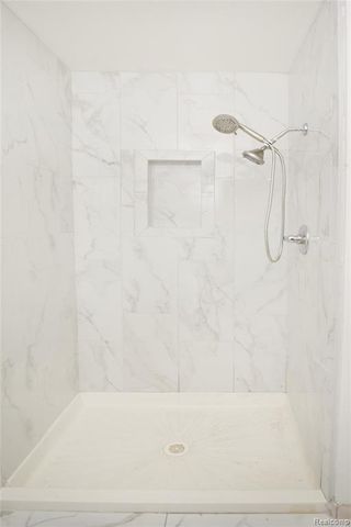 2463 Mulberry Square 13, Bloomfield Hills, MI 48302