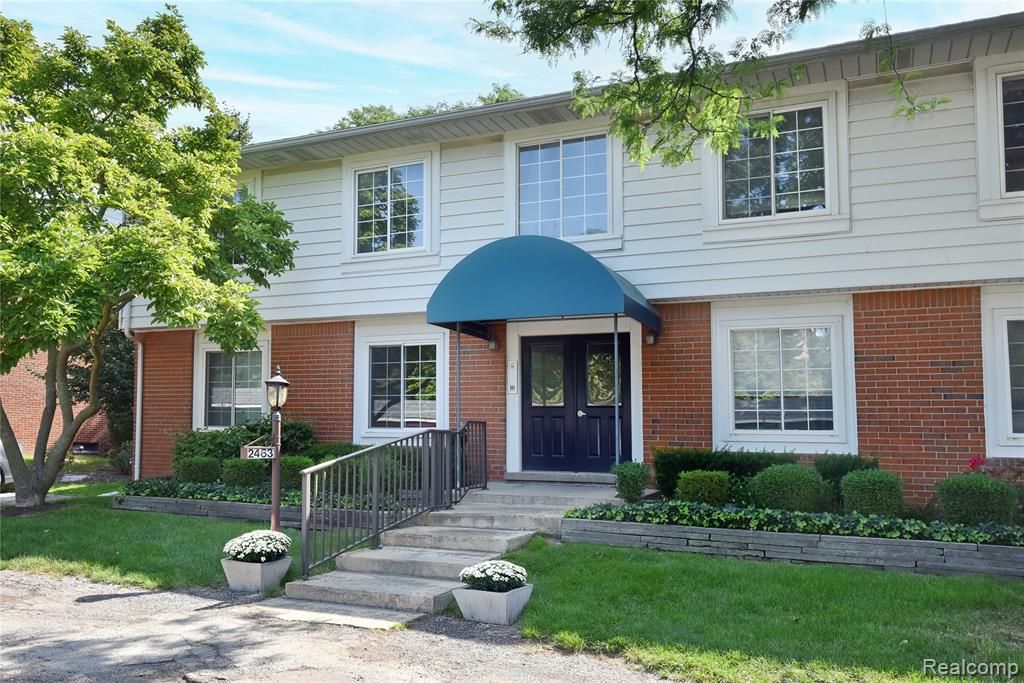 2463 Mulberry Square 13, Bloomfield Hills, MI 48302