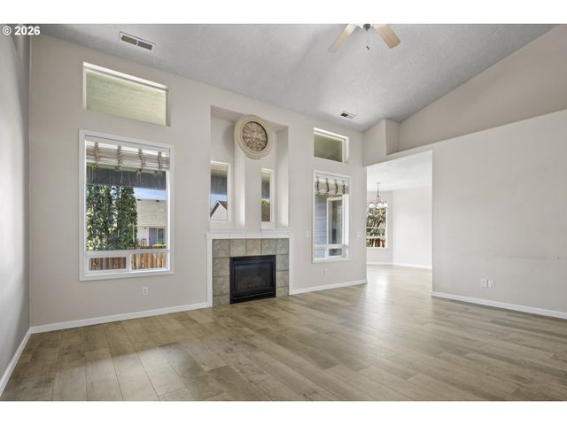 874 MEADOW Dr, Molalla, OR 97038