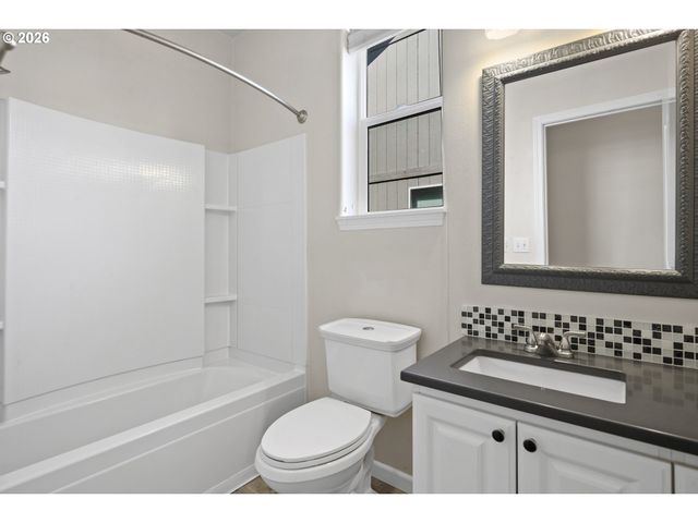 874 MEADOW Dr, Molalla, OR 97038