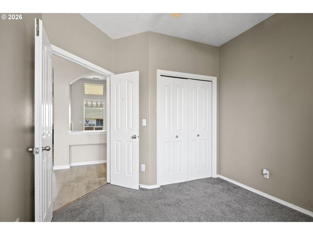 874 MEADOW Dr, Molalla, OR 97038