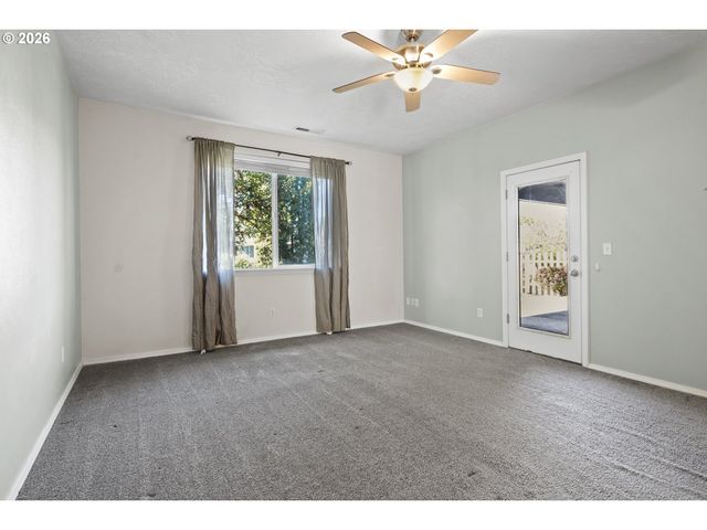 874 MEADOW Dr, Molalla, OR 97038