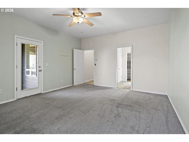 874 MEADOW Dr, Molalla, OR 97038