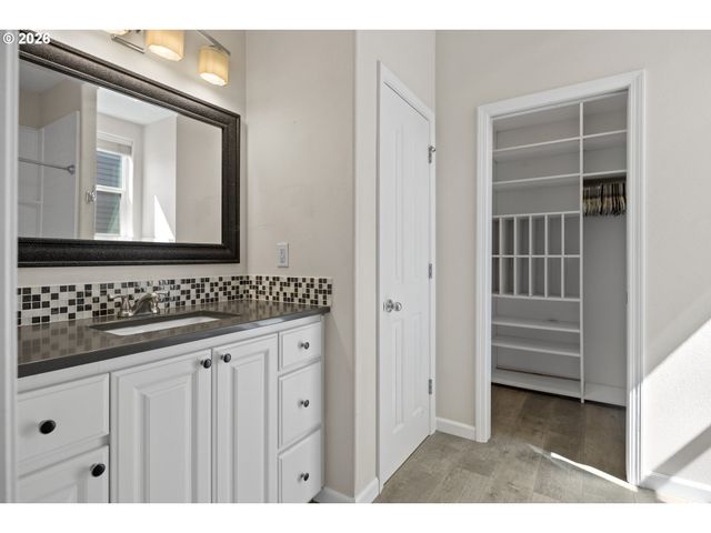 874 MEADOW Dr, Molalla, OR 97038