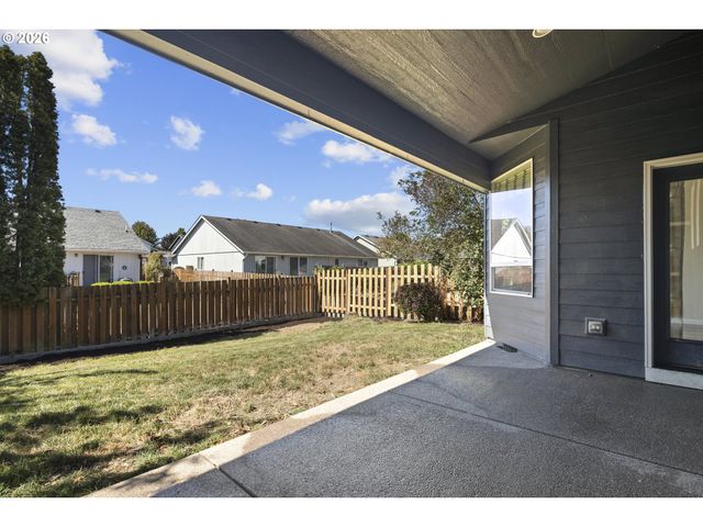 874 MEADOW Dr, Molalla, OR 97038