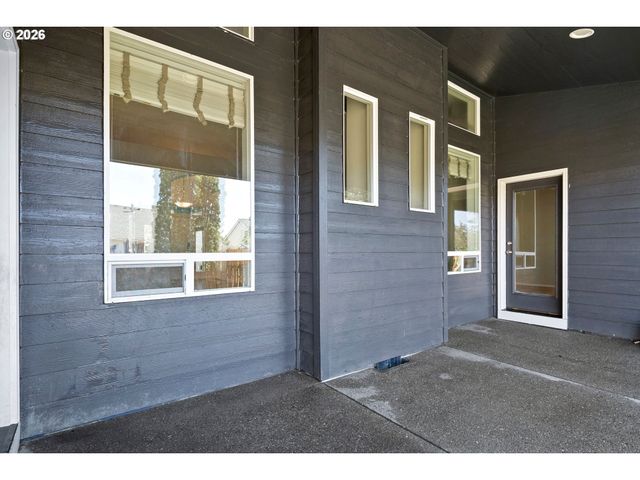 874 MEADOW Dr, Molalla, OR 97038