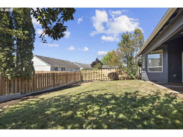 874 MEADOW Dr, Molalla, OR 97038