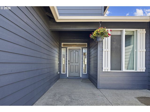 874 MEADOW Dr, Molalla, OR 97038