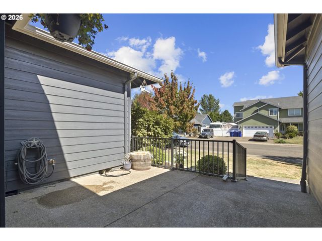 874 MEADOW Dr, Molalla, OR 97038