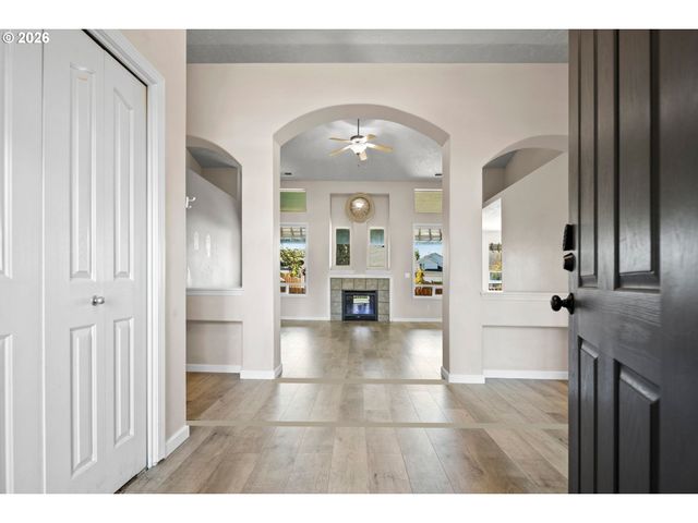 874 MEADOW Dr, Molalla, OR 97038