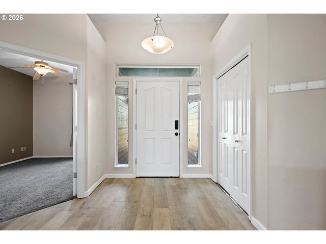 874 MEADOW Dr, Molalla, OR 97038