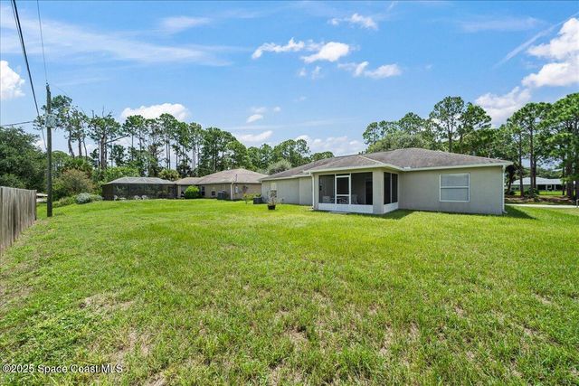 433 SW Haleybury Street SW, Palm Bay, FL 32908