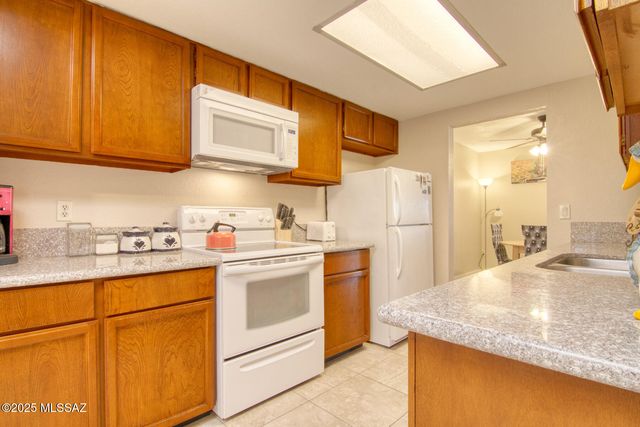 310 E Paseo Verde, Green Valley, AZ 85614