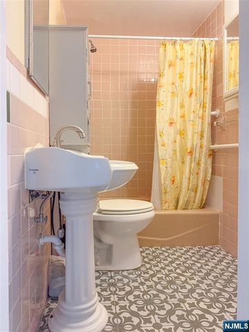 227 46th Street, Union City, NJ 07087