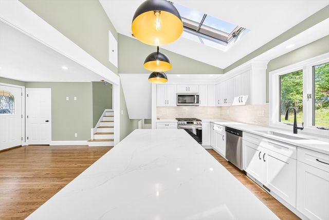 14 Clarence Street, Billerica, MA 01821