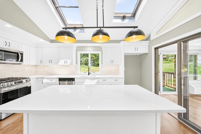 14 Clarence Street, Billerica, MA 01821