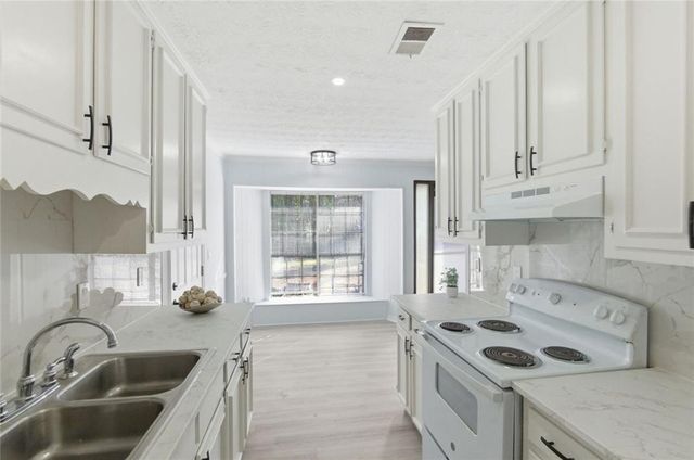 1999 Sewing Circle, Lithonia, GA 30058